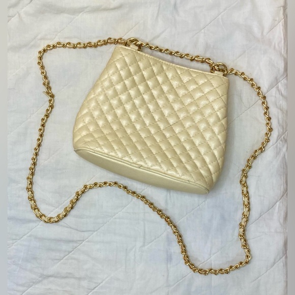 Vintage Gold Quilted Amanda Smith Purse with Adjustable Strap - Picture 3 of 11